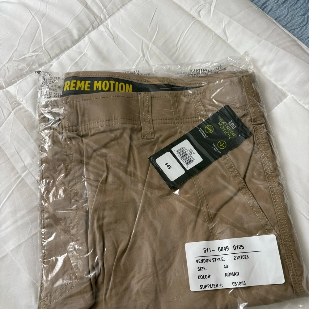 Men's Tan Cargo Shorts Lee Extreme Motion - Picture 1 of 4